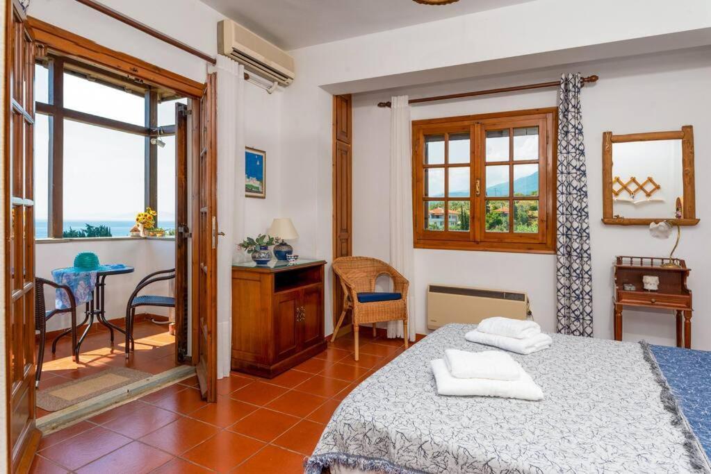 Seaside House With View Over Pagasitikos Afissos Exterior photo
