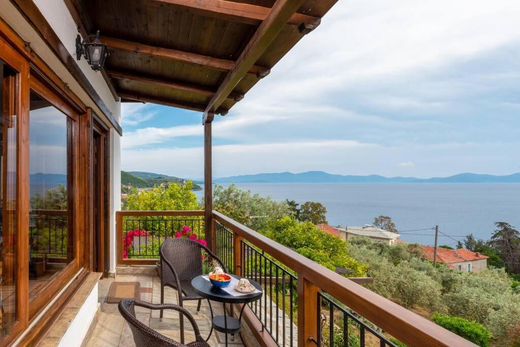 Seaside House With View Over Pagasitikos Afissos Exterior photo